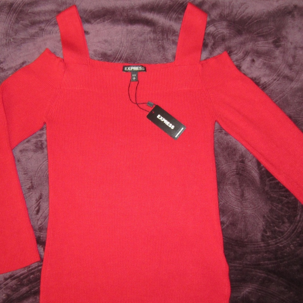~SOLD~ NWT ❤️ Red Express cold shoulder sweater, S